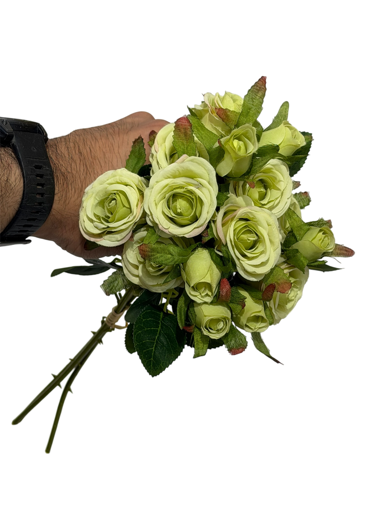 وردة صغيرة خضراء