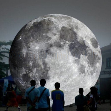 قمر بطول 2 متر